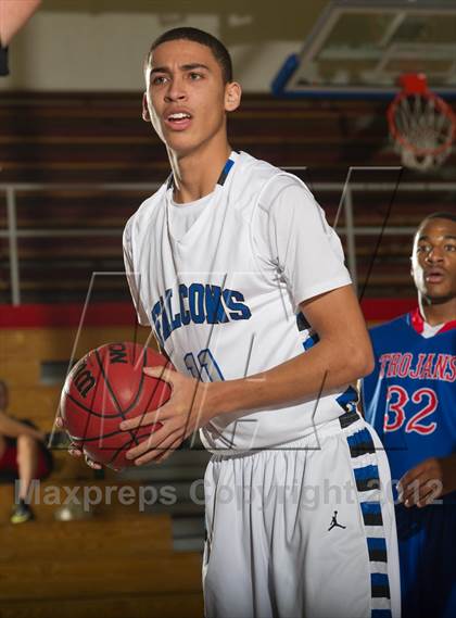 Thumbnail 3 in Highlands Ranch vs. Fountain-Fort Carson (Cherry Creek Holiday Classic) photogallery.