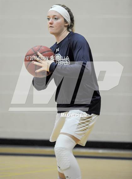 Thumbnail 3 in Skyline vs. Central (NIKE Tournament of Champions)  photogallery.
