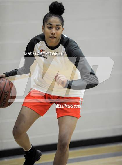 Thumbnail 2 in Skyline vs. Central (NIKE Tournament of Champions)  photogallery.
