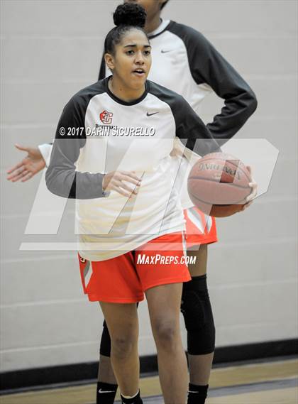 Thumbnail 2 in Skyline vs. Central (NIKE Tournament of Champions)  photogallery.