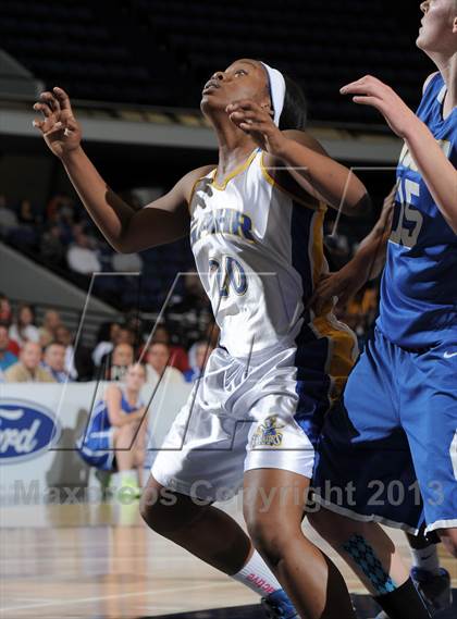 Thumbnail 2 in Agoura vs. Gahr (CIF-SS 3AAA Final) photogallery.