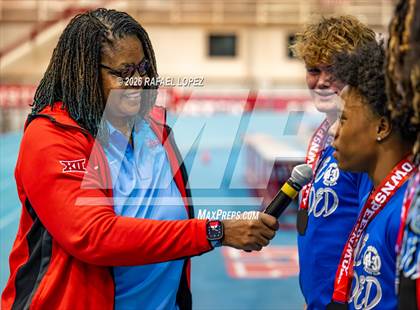 Thumbnail 1 in Carl Lewis Invitational (Awards) photogallery.