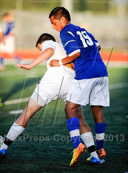 Thumbnail 3 in Glenbrook North vs. Carthage (Gateway City Soccer Classic) photogallery.