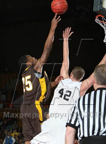 Thumbnail 2 in Thomas Jefferson vs. Wasson (CHSAA 4A Great 8) photogallery.