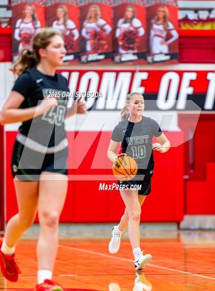 Thumbnail 3 in JV: Glenbard West @ Hinsdale Central photogallery.
