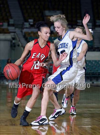 Thumbnail 3 in Highlands Ranch vs. Denver East (5A Quarterfinals) photogallery.