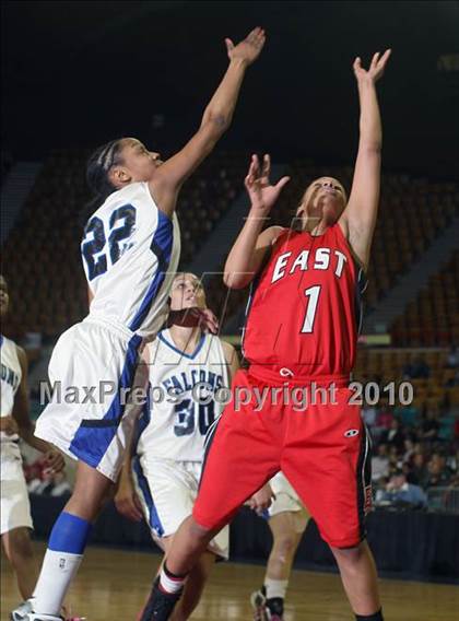 Thumbnail 3 in Highlands Ranch vs. Denver East (5A Quarterfinals) photogallery.