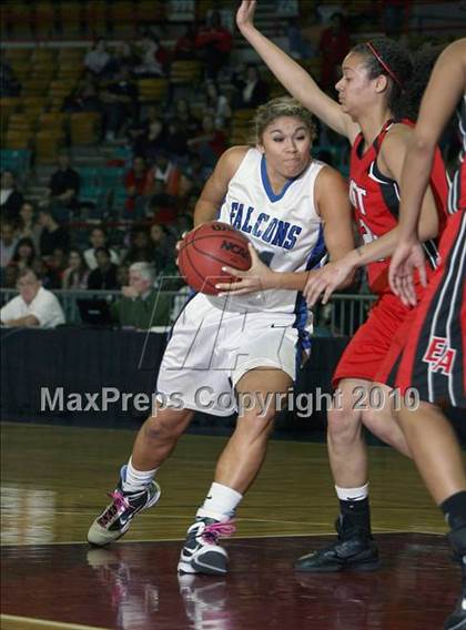 Thumbnail 2 in Highlands Ranch vs. Denver East (5A Quarterfinals) photogallery.