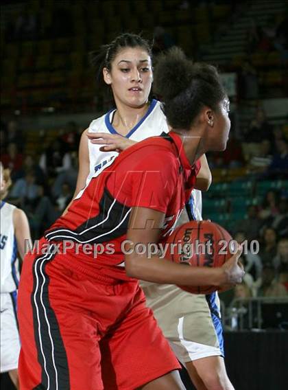 Thumbnail 2 in Highlands Ranch vs. Denver East (5A Quarterfinals) photogallery.