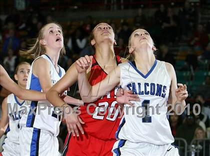 Thumbnail 2 in Highlands Ranch vs. Denver East (5A Quarterfinals) photogallery.