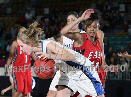 Thumbnail 2 in Highlands Ranch vs. Denver East (5A Quarterfinals) photogallery.