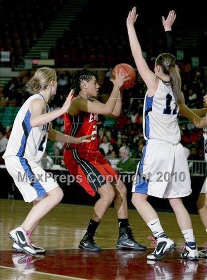 Thumbnail 2 in Highlands Ranch vs. Denver East (5A Quarterfinals) photogallery.