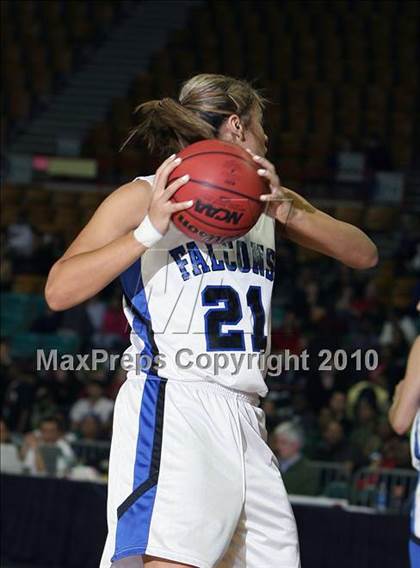 Thumbnail 2 in Highlands Ranch vs. Denver East (5A Quarterfinals) photogallery.
