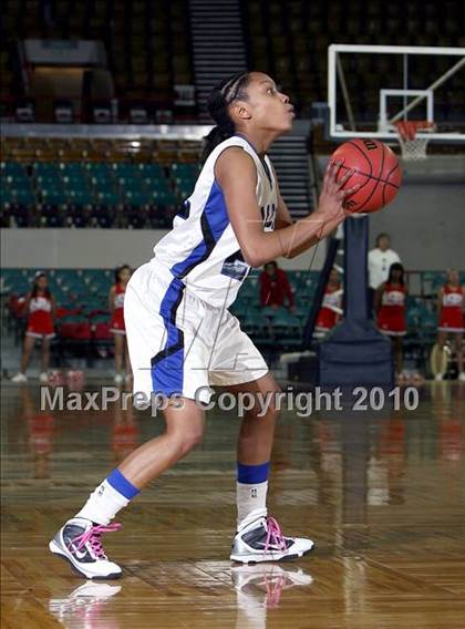 Thumbnail 2 in Highlands Ranch vs. Denver East (5A Quarterfinals) photogallery.