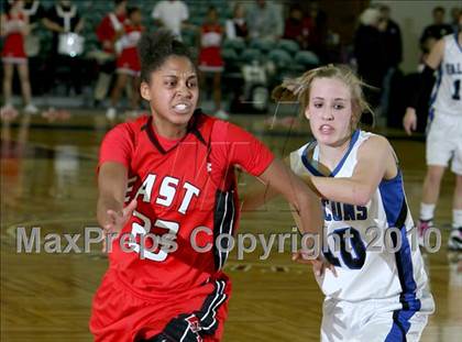 Thumbnail 2 in Highlands Ranch vs. Denver East (5A Quarterfinals) photogallery.