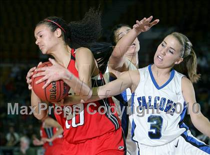 Thumbnail 1 in Highlands Ranch vs. Denver East (5A Quarterfinals) photogallery.