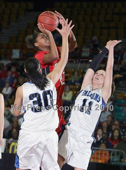 Thumbnail 2 in Highlands Ranch vs. Denver East (5A Quarterfinals) photogallery.