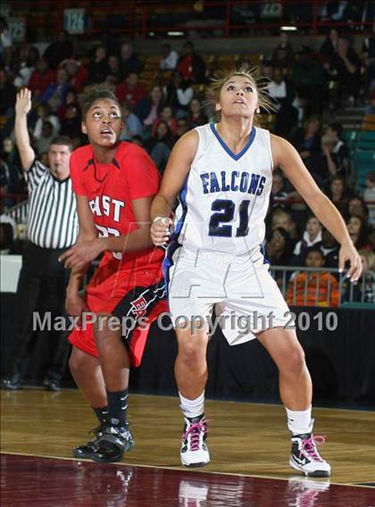 Thumbnail 3 in Highlands Ranch vs. Denver East (5A Quarterfinals) photogallery.