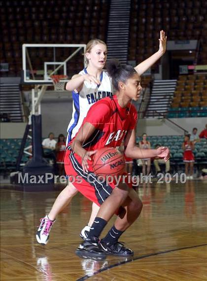 Thumbnail 2 in Highlands Ranch vs. Denver East (5A Quarterfinals) photogallery.