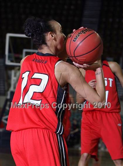Thumbnail 1 in Highlands Ranch vs. Denver East (5A Quarterfinals) photogallery.