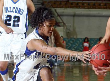 Thumbnail 1 in Highlands Ranch vs. Denver East (5A Quarterfinals) photogallery.