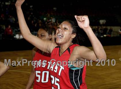 Thumbnail 1 in Highlands Ranch vs. Denver East (5A Quarterfinals) photogallery.