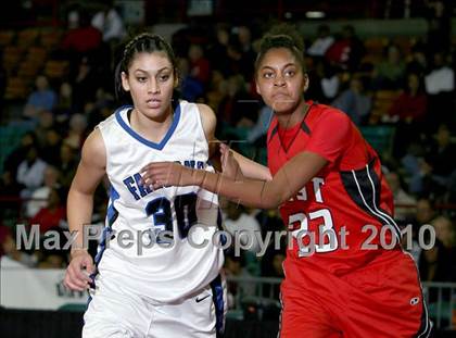 Thumbnail 2 in Highlands Ranch vs. Denver East (5A Quarterfinals) photogallery.