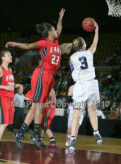 Thumbnail 3 in Highlands Ranch vs. Denver East (5A Quarterfinals) photogallery.