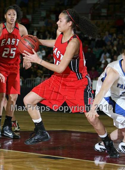 Thumbnail 3 in Highlands Ranch vs. Denver East (5A Quarterfinals) photogallery.