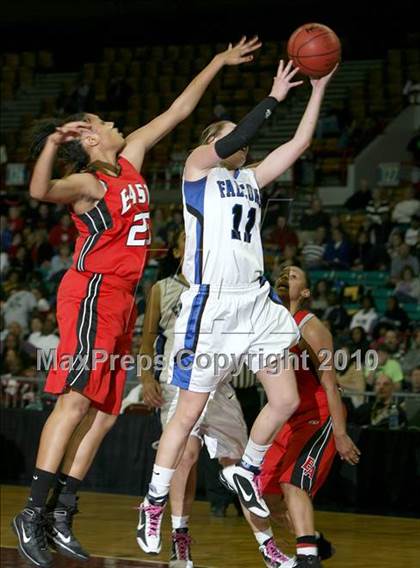 Thumbnail 3 in Highlands Ranch vs. Denver East (5A Quarterfinals) photogallery.
