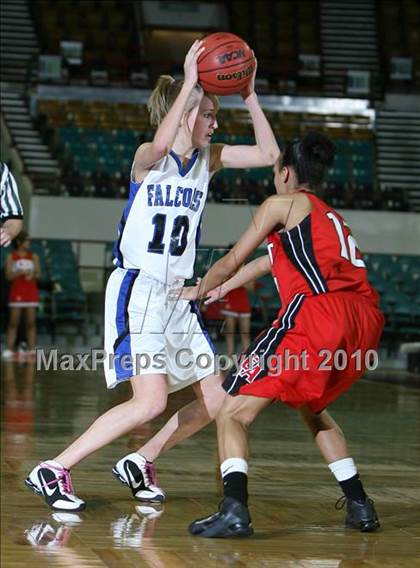 Thumbnail 2 in Highlands Ranch vs. Denver East (5A Quarterfinals) photogallery.