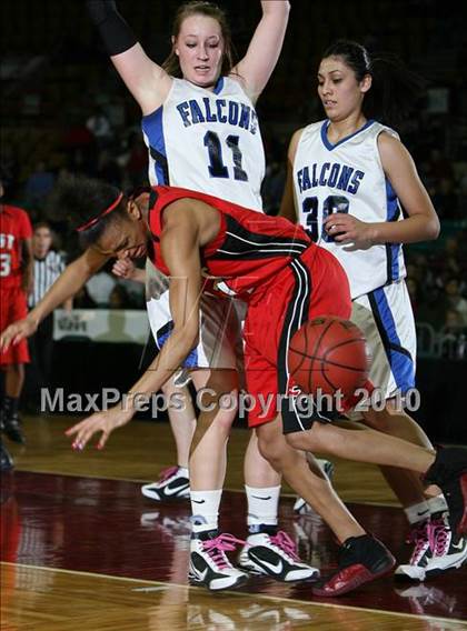 Thumbnail 1 in Highlands Ranch vs. Denver East (5A Quarterfinals) photogallery.