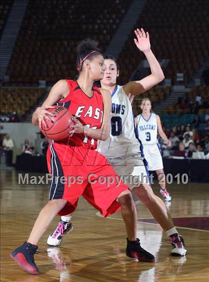 Thumbnail 1 in Highlands Ranch vs. Denver East (5A Quarterfinals) photogallery.