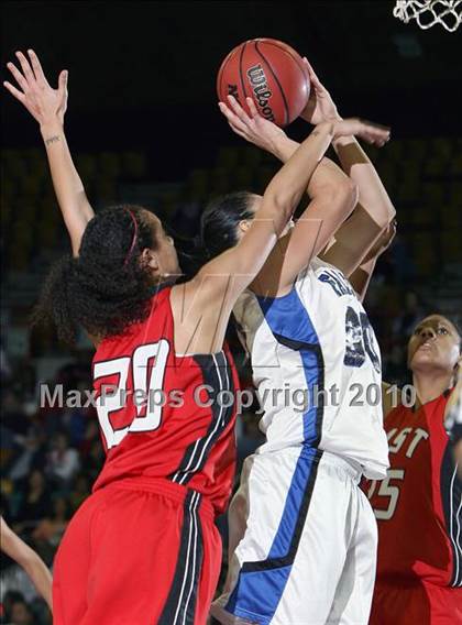 Thumbnail 1 in Highlands Ranch vs. Denver East (5A Quarterfinals) photogallery.