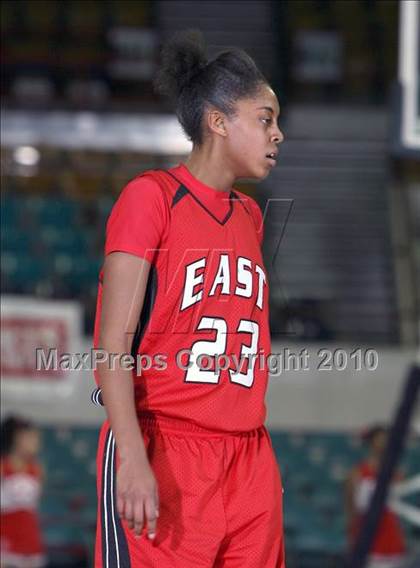Thumbnail 3 in Highlands Ranch vs. Denver East (5A Quarterfinals) photogallery.
