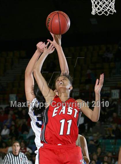 Thumbnail 3 in Highlands Ranch vs. Denver East (5A Quarterfinals) photogallery.