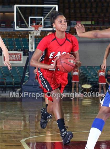 Thumbnail 2 in Highlands Ranch vs. Denver East (5A Quarterfinals) photogallery.