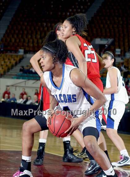 Thumbnail 2 in Highlands Ranch vs. Denver East (5A Quarterfinals) photogallery.