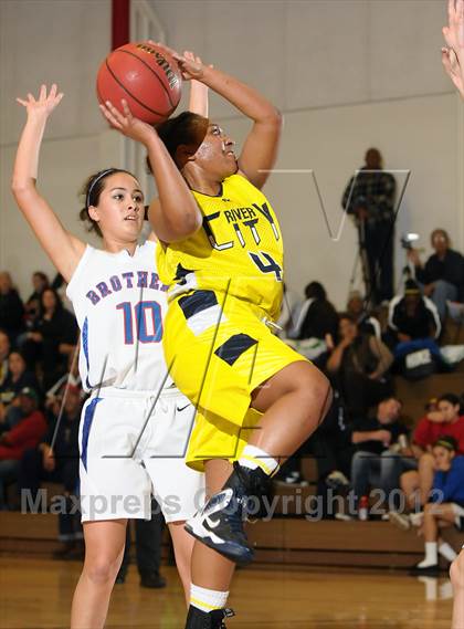 Thumbnail 2 in River City vs. Christian Brothers (Christian Brothers Holiday Classic) photogallery.