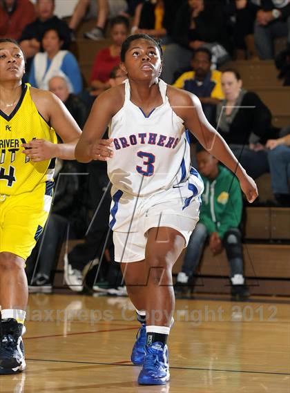 Thumbnail 3 in River City vs. Christian Brothers (Christian Brothers Holiday Classic) photogallery.