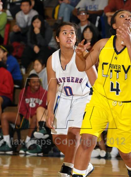 Thumbnail 3 in River City vs. Christian Brothers (Christian Brothers Holiday Classic) photogallery.