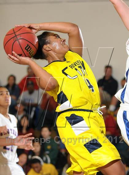 Thumbnail 1 in River City vs. Christian Brothers (Christian Brothers Holiday Classic) photogallery.