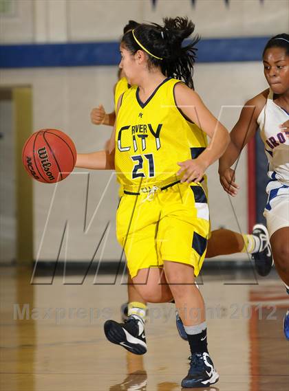 Thumbnail 1 in River City vs. Christian Brothers (Christian Brothers Holiday Classic) photogallery.