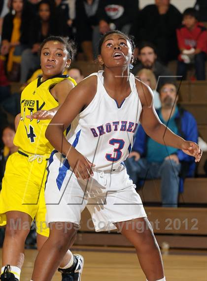 Thumbnail 2 in River City vs. Christian Brothers (Christian Brothers Holiday Classic) photogallery.