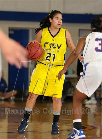Thumbnail 2 in River City vs. Christian Brothers (Christian Brothers Holiday Classic) photogallery.
