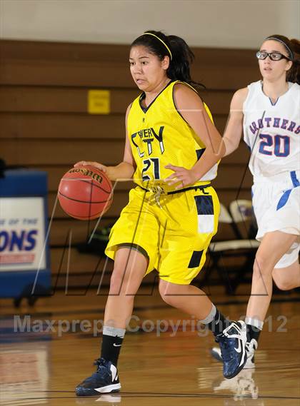 Thumbnail 1 in River City vs. Christian Brothers (Christian Brothers Holiday Classic) photogallery.