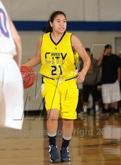 Thumbnail 3 in River City vs. Christian Brothers (Christian Brothers Holiday Classic) photogallery.