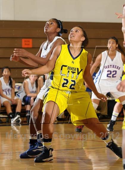 Thumbnail 3 in River City vs. Christian Brothers (Christian Brothers Holiday Classic) photogallery.