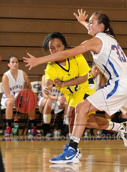 Thumbnail 3 in River City vs. Christian Brothers (Christian Brothers Holiday Classic) photogallery.