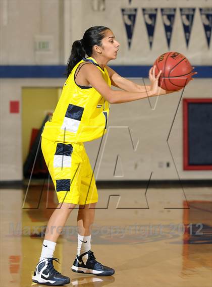 Thumbnail 1 in River City vs. Christian Brothers (Christian Brothers Holiday Classic) photogallery.